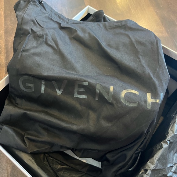 GIVENCHY G cube ankle booties. 100% Italian leather. Inside zipper. Never worn. - Picture 5 of 8